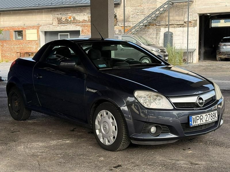 Używany Opel Tigra 90 KM (66 kW) 2007 Szary (metalik) Kabriolet