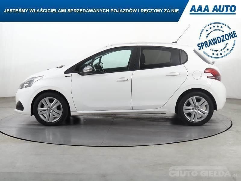 Używany Peugeot 208 2016 Biały Hatchback