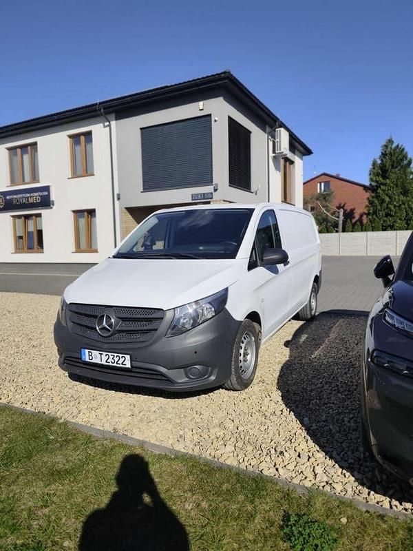 Biały Używany 2021 Mercedes Vito Minivan | 46 900 zł - Obraz 1/4
