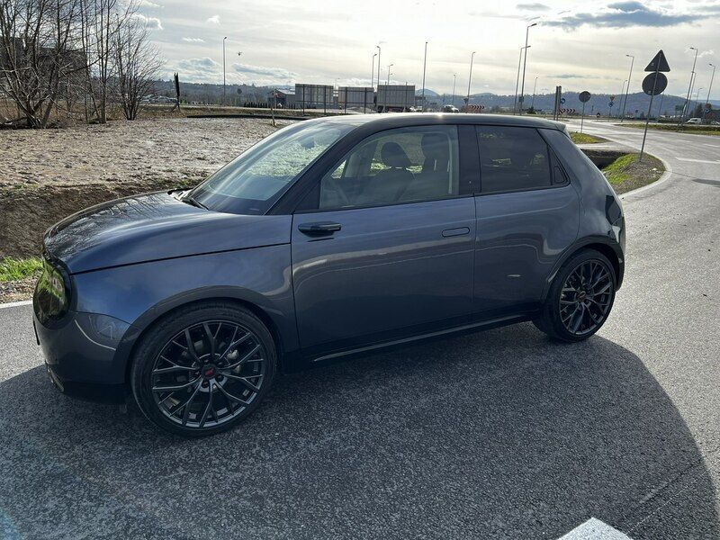 Używany Honda e 114 kW (156 KM) 2022 Szary (metalik, perła) Hatchback