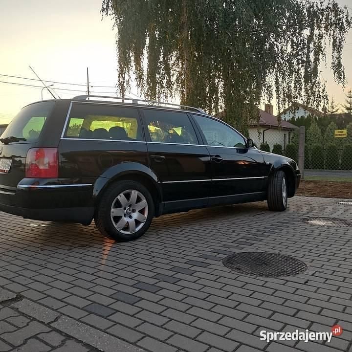 Czarny Używany 2003 VW Passat Kombi | 5300 zł (Uczciwa cena) - Obraz 1/4