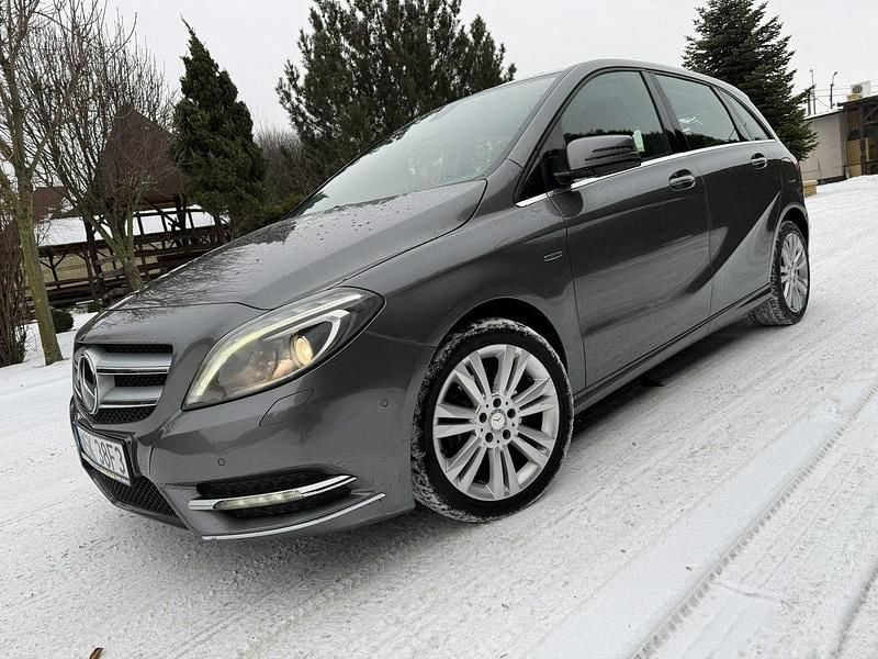 Szary Używany 2012 Mercedes B180 Minivan | 34 900 zł (Dobra cena) - Obraz 1/4