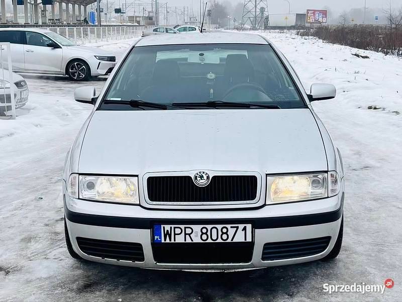 Używany Skoda Octavia 2003 Srebrny Sedan/Limuzyna
