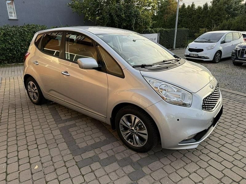 Używany Kia Venga 125 KM (91 kW) 2015 Srebrny Hatchback