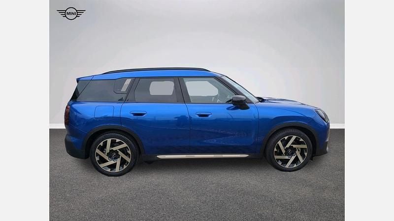 Używany Mini Countryman 225 kW (306 KM) 2024 Blazing blue metalizowany SUV