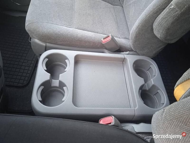 Używany Kia Carnival 2004 Srebrny Minivan