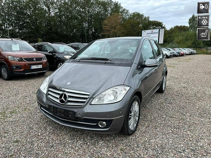 Szary Używany 2012 Mercedes A180 Hatchback | 20 800 zł - Obraz 1/4