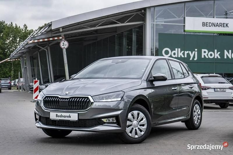 Nowe Skoda Fabia Essence 2026 Szary Hatchback