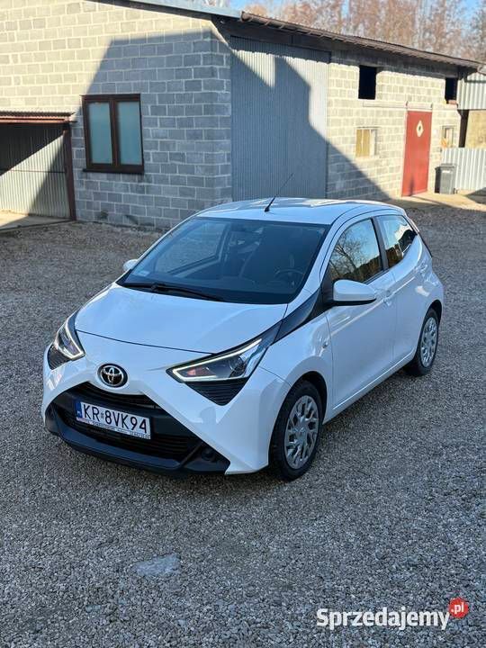 Biały Używany 2021 Toyota Aygo Hatchback | 31 500 zł (Super Cena) - Obraz 1/4