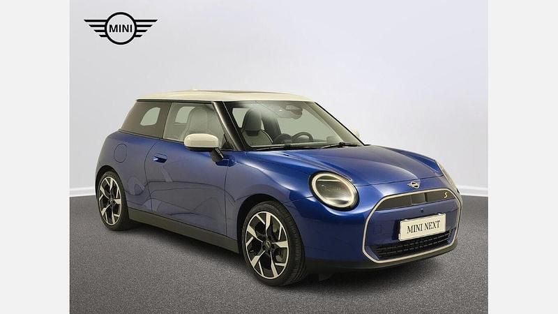 Używany Mini Cooper SE 160 kW (218 KM) 2023 Blazing blue metalizowany Hatchback