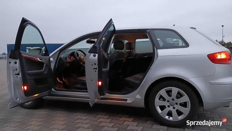 Używany Audi A3 Sportback 2006 Srebrny Hatchback