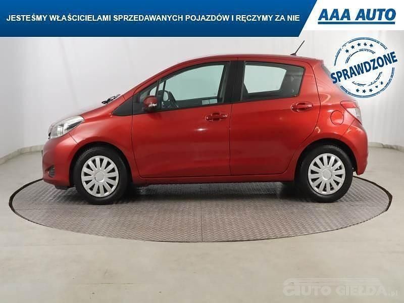 Używany Toyota Yaris 69 KM (50 kW) 2011 Czerwony Hatchback