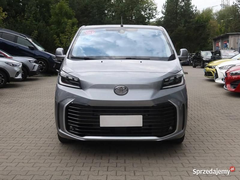 Srebrny Używany 2024 Toyota Proace Verso Kombi | 179 999 zł - Obraz 1/4