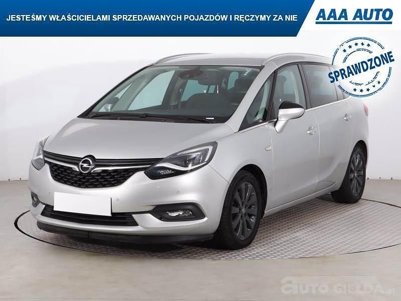 Używany Opel Zafira 2016 Srebrny Minivan