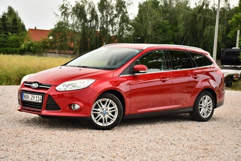 Używany Ford Focus 125 KM (91 kW) 2013 Bordowy (metalik, perła) Kombi