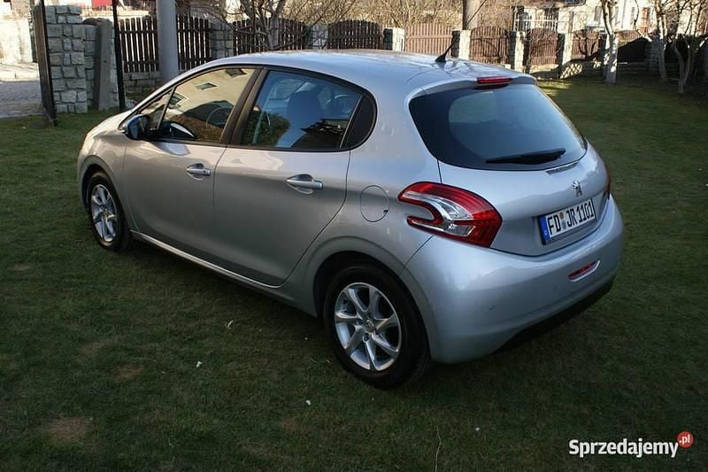 Używany Peugeot 208 2014 Srebrny Hatchback