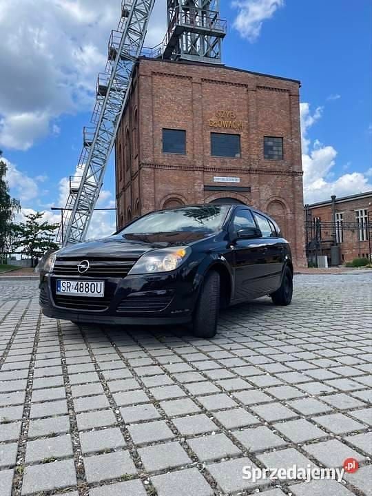 Czarny Używany 2005 Opel Astra Hatchback | 6300 zł (Uczciwa cena) - Obraz 1/4