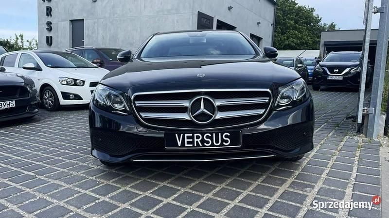 Czarny Używany 2018 Mercedes E220 Sedan/Limuzyna | 116 900 zł (Super Cena) - Obraz 1/4