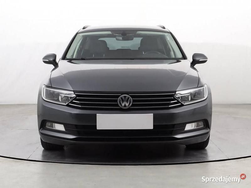 Używany VW Passat 120 KM (88 kW) 2017 Szary Kombi