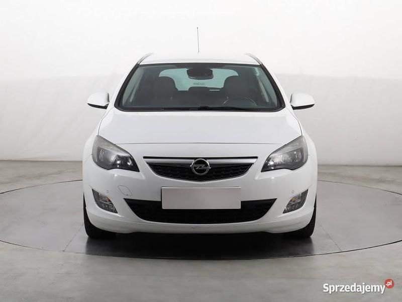 Biały Używany 2011 Opel Astra Kombi | 24 999 zł (Dość drogi) - Obraz 1/4