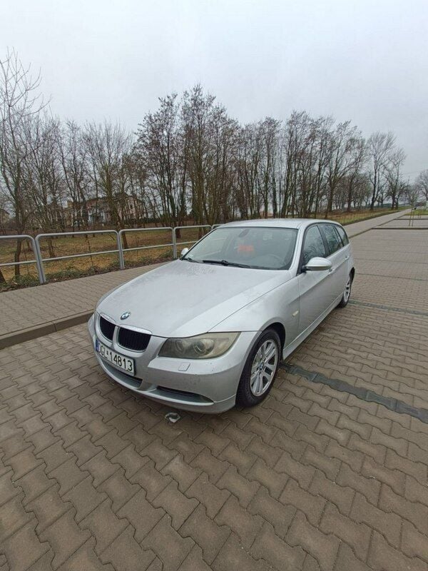 Srebrny (metalik) Używany 2006 BMW 320 Kombi | 13 990 zł (Uczciwa cena) - Obraz 1/4