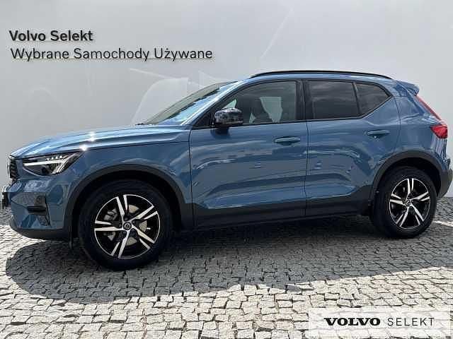 Niebieski Używany 2025 Volvo XC40 SUV | 179 900 zł (Uczciwa cena) - Obraz 1/4