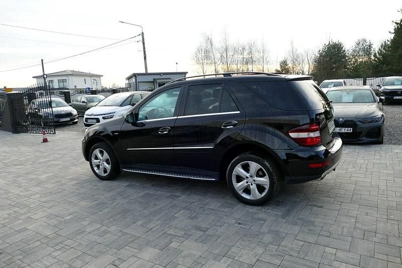 Używany Mercedes ML350 210 KM (154 kW) 2010 Czarny (metalik) SUV