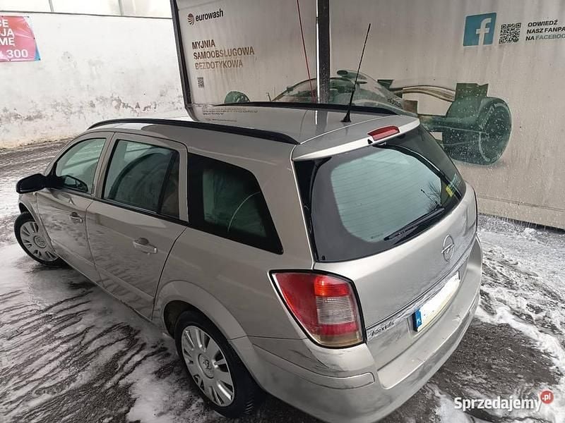 Używany Opel Astra 2007 Srebrny Kombi