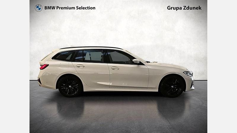 Używany BMW 320 Shadowline 190 KM (139 kW) 2021 Biel alpejska Kombi