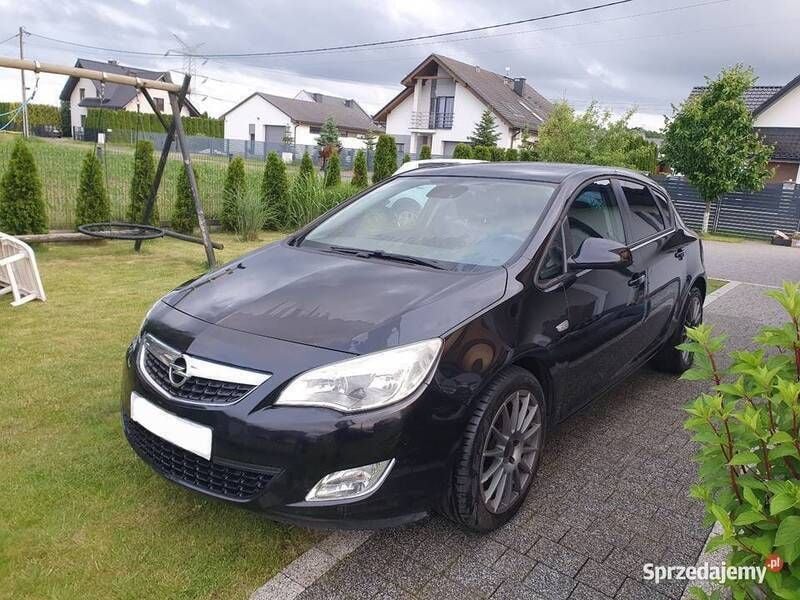 Czarny Używany 2010 Opel Astra Hatchback | 15 500 zł (Dobra cena) - Obraz 1/4