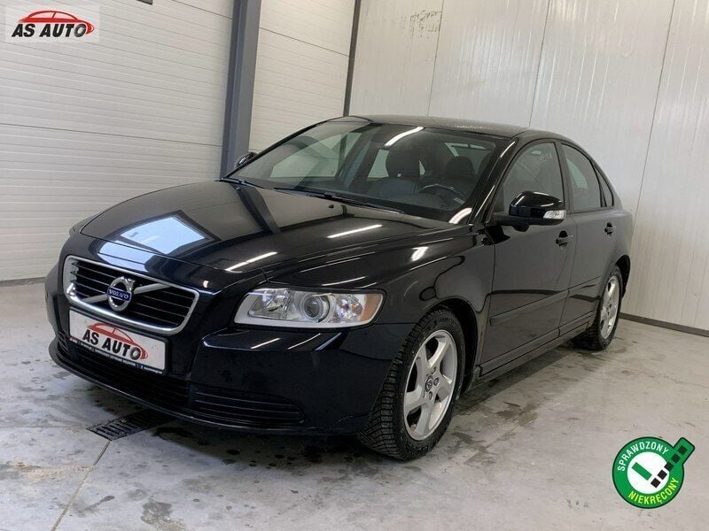 Czarny Używany 2011 Volvo S40 Momentum Sedan/Limuzyna | 28 900 zł - Obraz 1/4