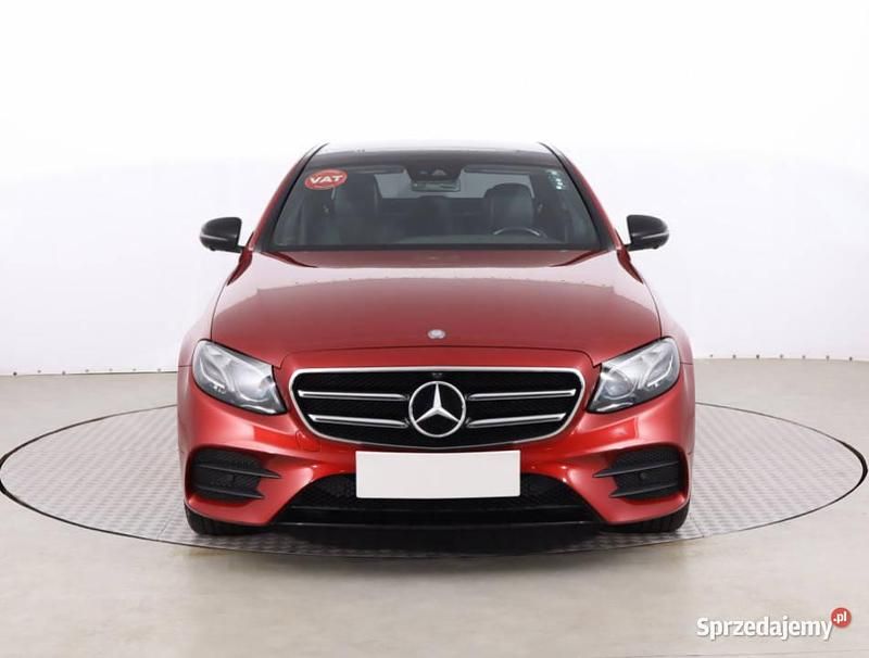Czerwony Używany 2016 Mercedes E220 Sedan/Limuzyna | 96 999 zł (Uczciwa cena) - Obraz 1/4