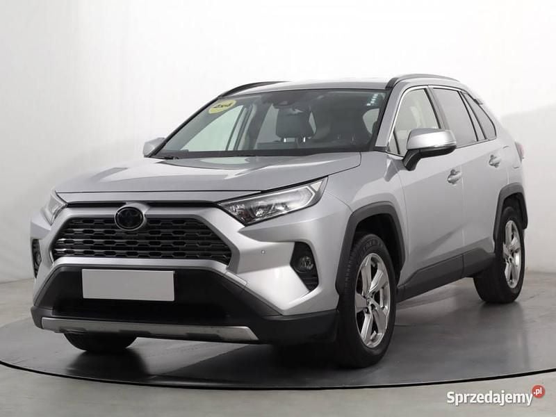 Używany Toyota RAV4 175 KM (128 kW) 2019 Srebrny SUV