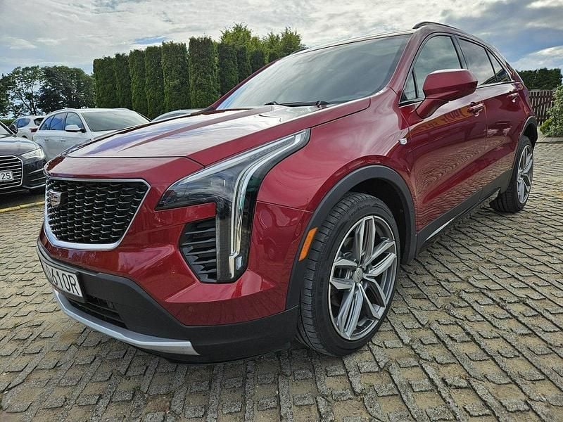Bordowy (metalik) Używany 2019 Cadillac XT4 SUV | 87 900 zł - Obraz 1/4
