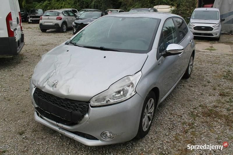Używany Peugeot 208 92 KM (67 kW) 2015 Srebrny Hatchback