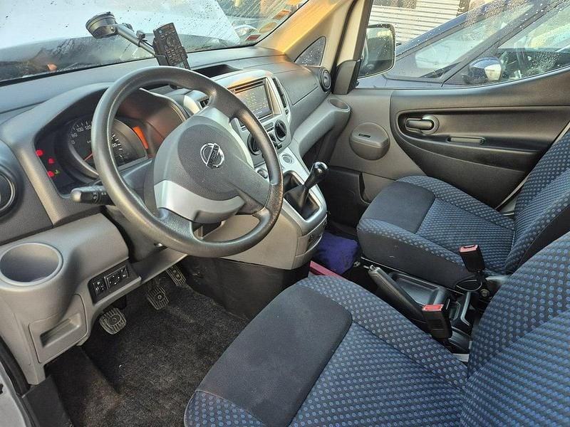 Używany Nissan NV200 80 KM (58 kW) 2011 Srebrny (metalik) Minivan