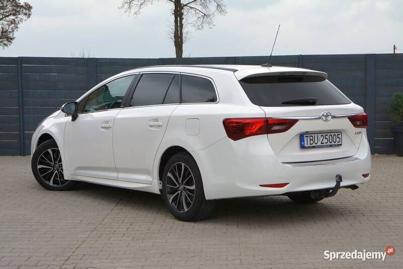 Biały Używany 2018 Toyota Avensis Kombi | 45 800 zł (Uczciwa cena) - Obraz 1/4