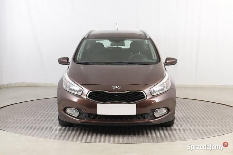Używany Kia Ceed 135 KM (99 kW) 2014 Brązowy Hatchback