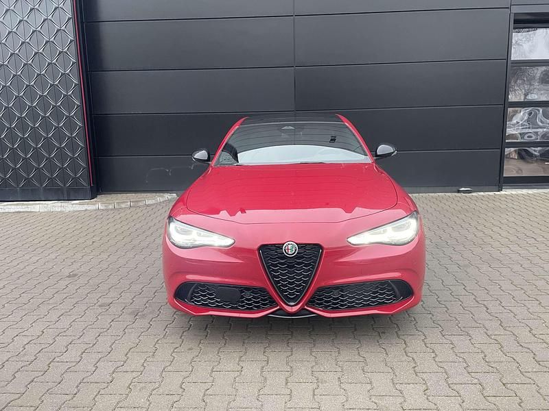 Lakier pastelowy czerwony alfa red Nowe 2025 Alfa Romeo Giulia Sedan/Limuzyna | 231 720 zł (Dość drogi) - Obraz 1/4