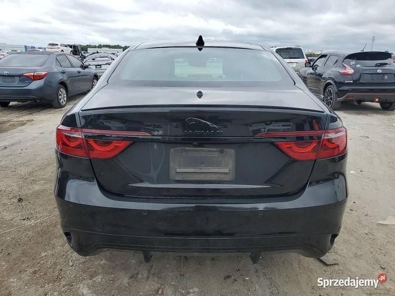 Używany Jaguar XF R-Dynamic 2023 Czarny Sedan/Limuzyna