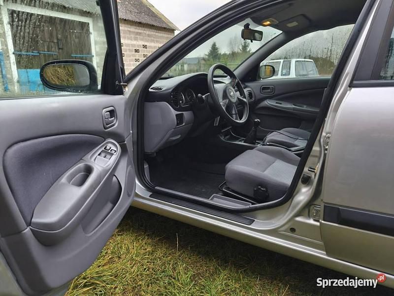 Szary (metalik) Używany 2003 Nissan Almera Hatchback | 2000 zł - Obraz 1/4