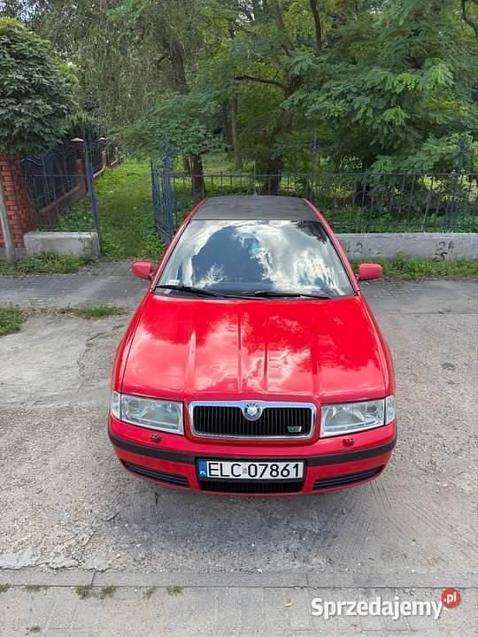 Czerwony Używany 2001 Skoda Octavia vRS Hatchback | 4500 zł (Uczciwa cena) - Obraz 1/4