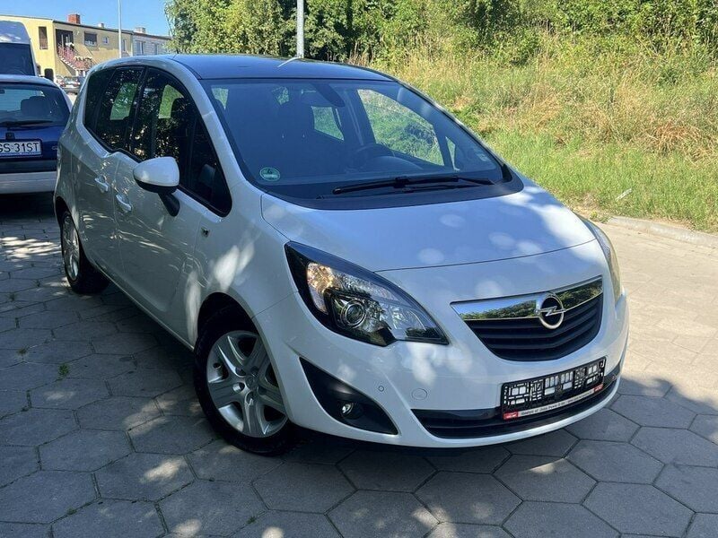 Biały Używany 2012 Opel Meriva Minivan | 22 999 zł (Uczciwa cena) - Obraz 1/4