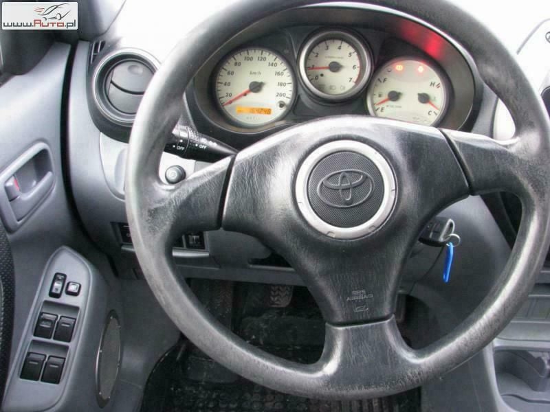 Używany Toyota RAV4 164 KM (120 kW) 2003 Srebrny (metalik) SUV