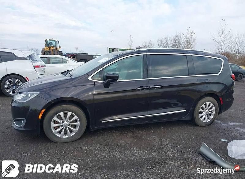 Używany Chrysler Pacifica 2017 Minivan