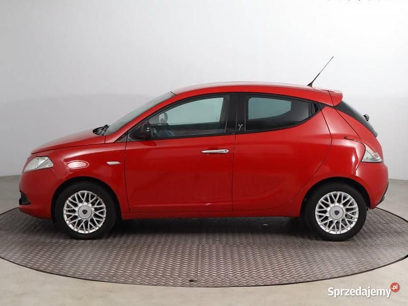 Używany Lancia Ypsilon 69 KM (50 kW) 2013 Czerwony Hatchback