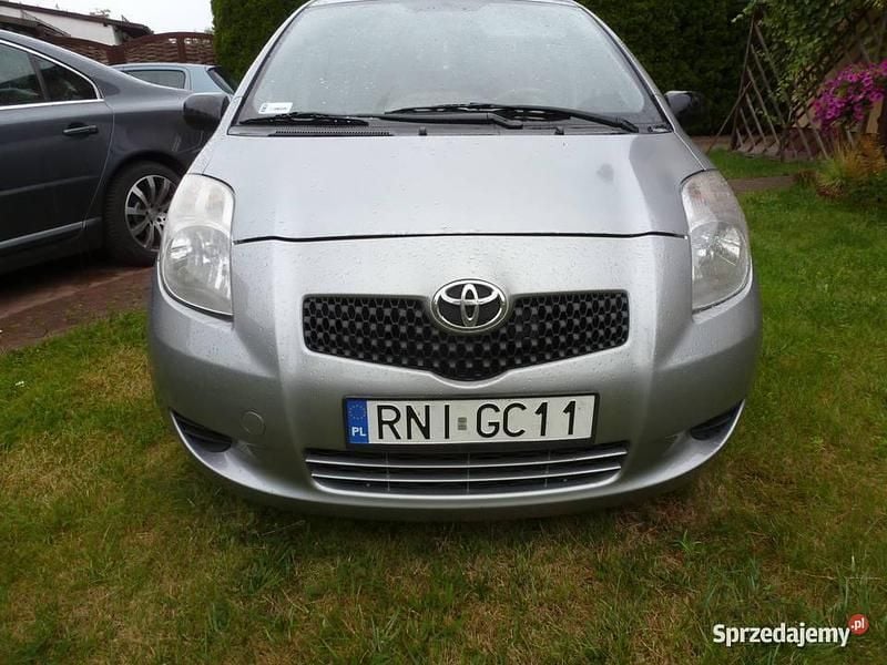 Używany Toyota Yaris 87 KM (63 kW) 2008 Srebrny Sedan/Limuzyna