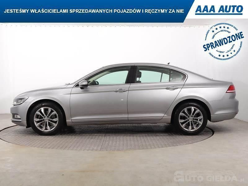 Używany VW Passat 2018 Srebrny