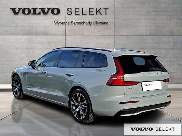 Używany Volvo V60 197 KM (144 kW) 2026 Szary Kombi