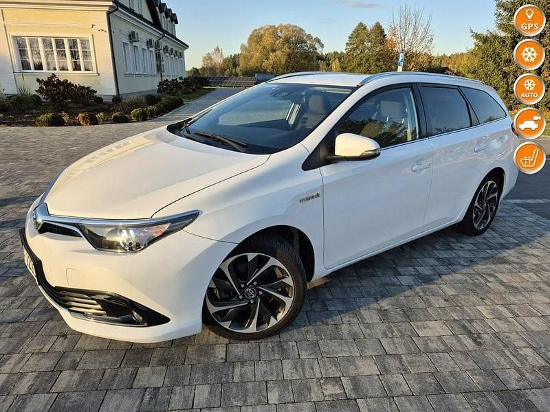 Używany Toyota Auris Hybrid 98 KM (72 kW) 2018 Biały Hatchback